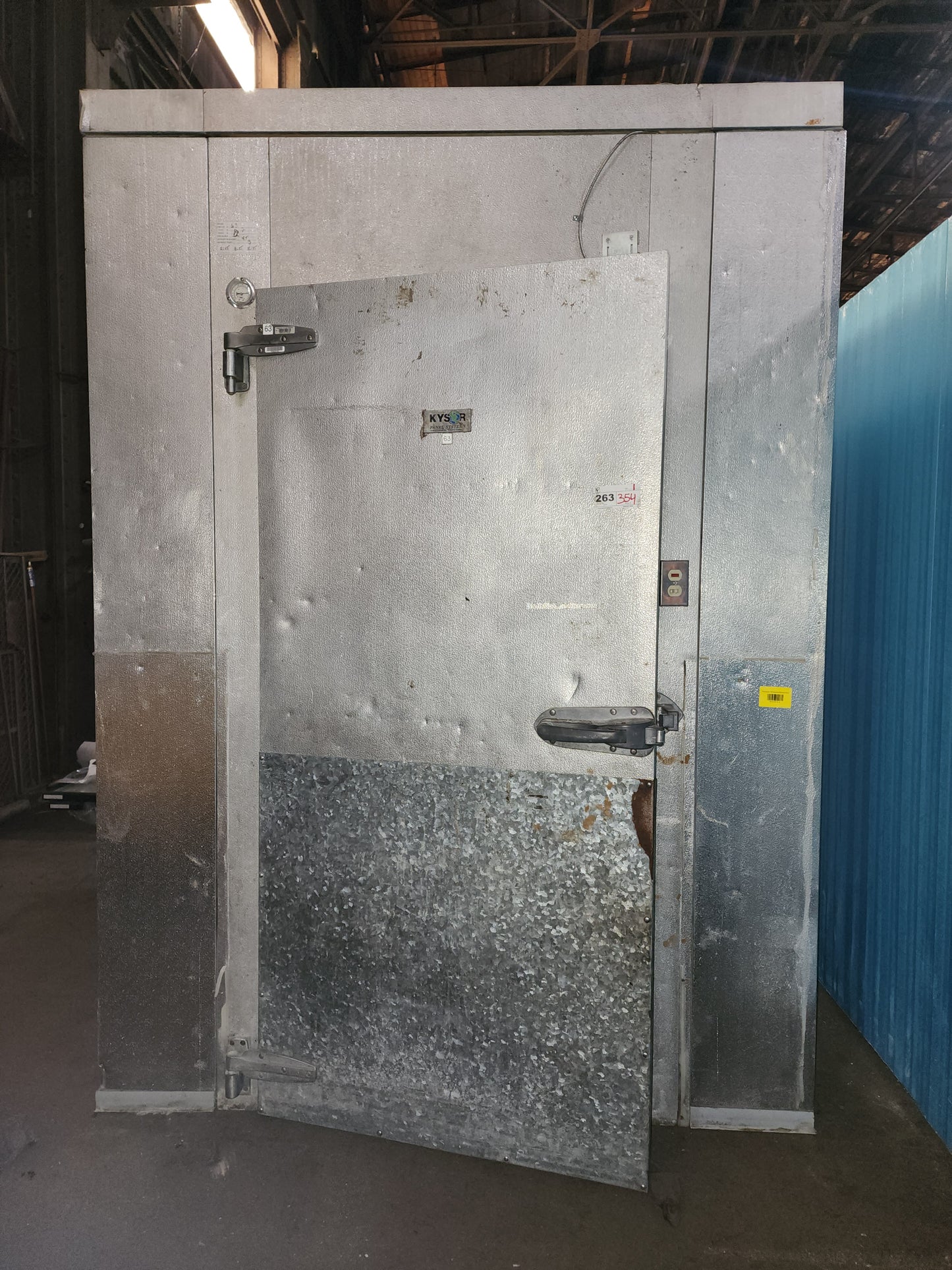6' x 6' x 8' 4" - Walk in cooler w/man door & 1/2 HP unit - No floor
