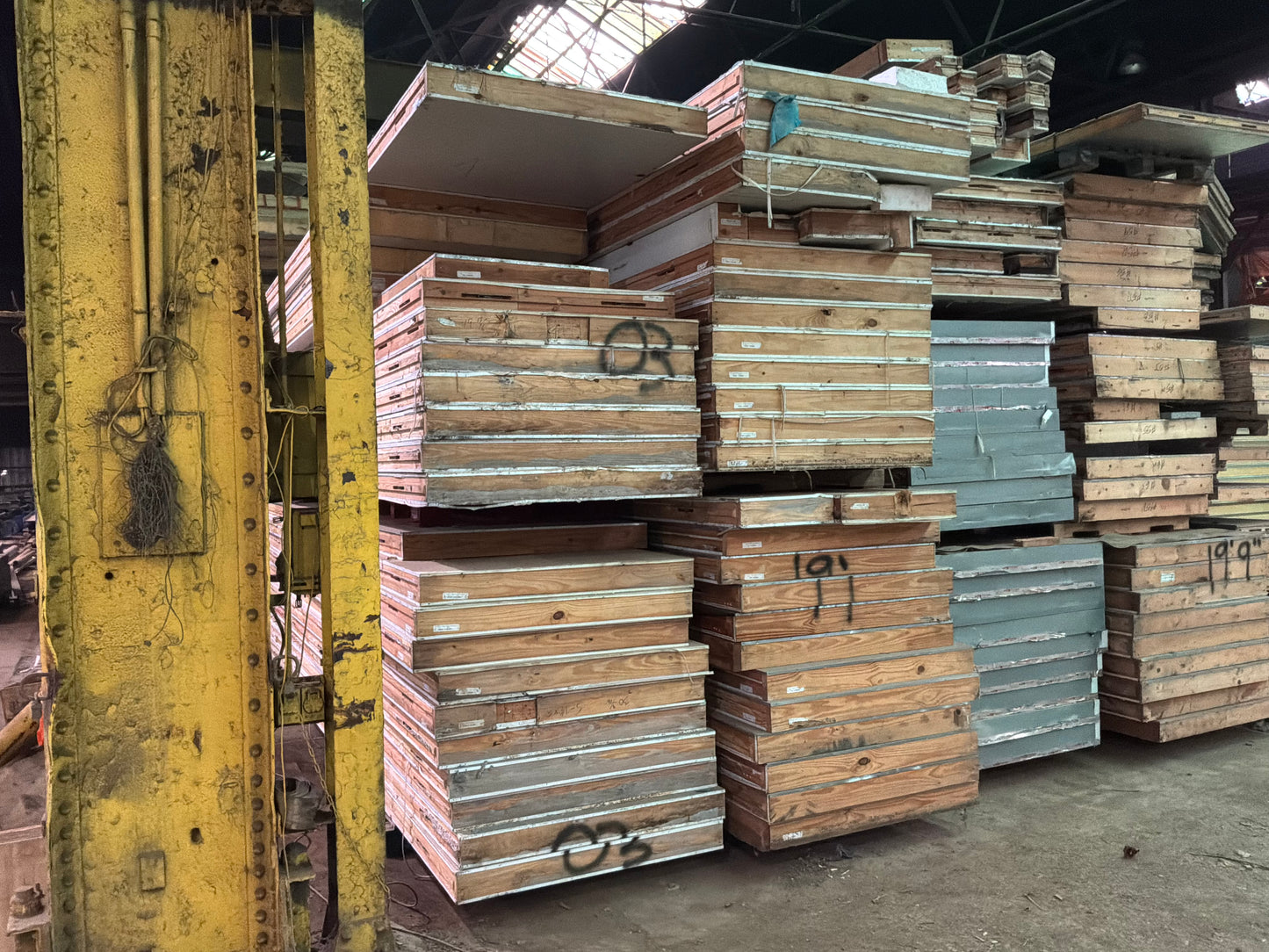 Lot of Used Panels 19’ to 21’ w/ Corners Appx. 50 Pieces