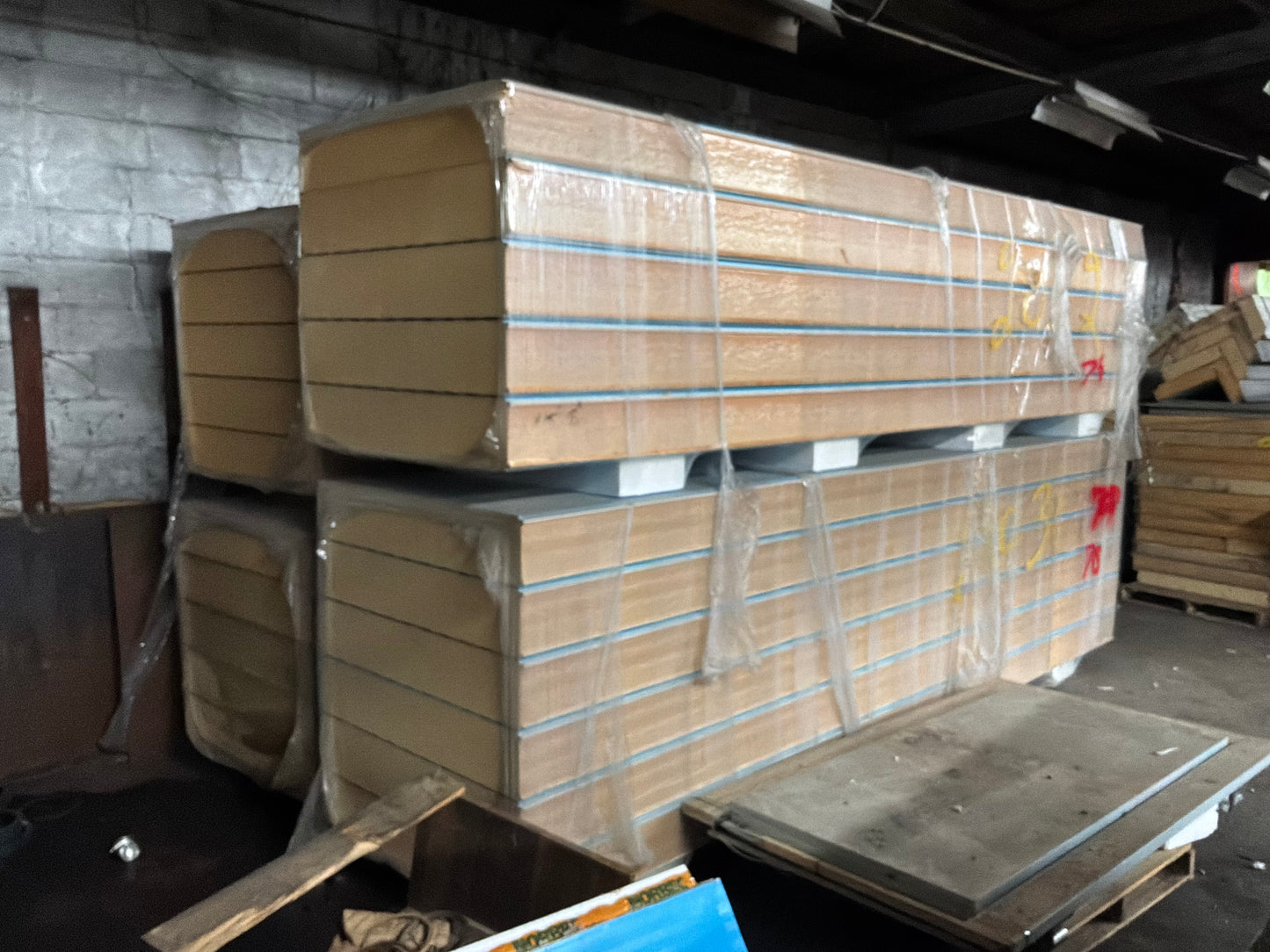 Lot of 20 New Scratch and Dent 15’ Panels 8” Thick