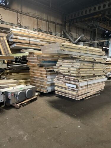 Wholesale lot of ~ 140 used walk in cooler and freezer panels varying size READ
