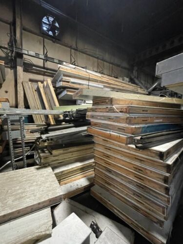 Wholesale lot of ~ 140 used walk in cooler and freezer panels varying size READ