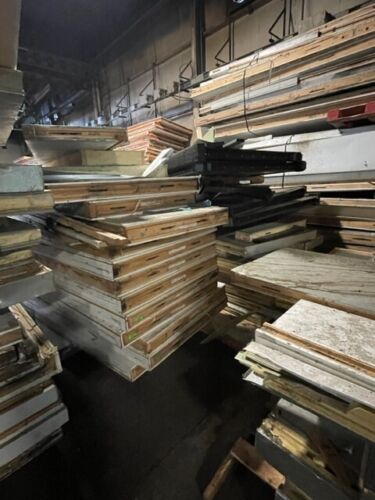 Wholesale lot of ~ 140 used walk in cooler and freezer panels varying size READ
