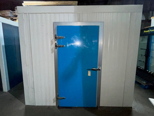 New scratch and dent 9' x 10' x 8' walk-in freezer w/ floor & 2HP refrigeration system