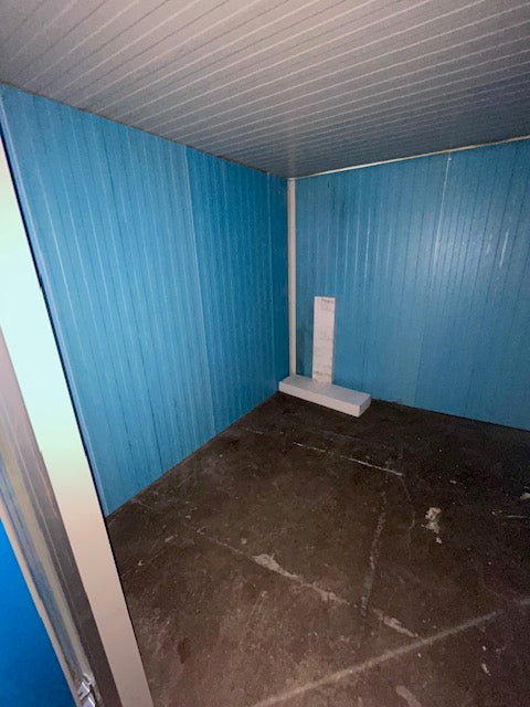New scratch and dent 10' x 10' x 8' walk-in freezer w/ floor & 2HP refrigeration system