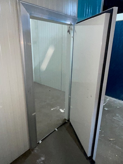 Used scratch and dent 10' x 12' x 9' walk-in freezer w/ floor & 2HP refrigeration system