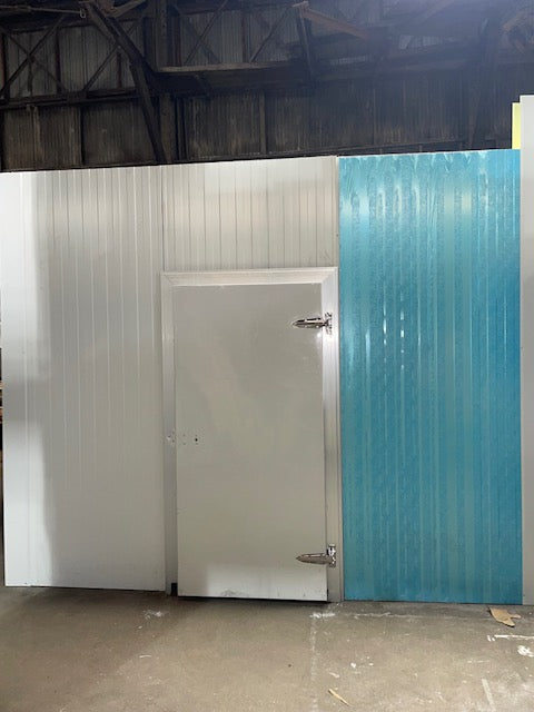 Used scratch and dent 10' x 12' x 9' walk-in freezer w/ floor & 2HP refrigeration system