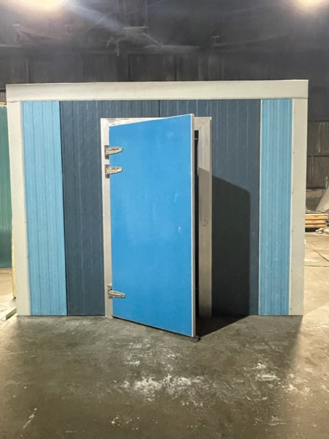 New scratch and dent 10' x 10' x 8' walk-in freezer w/ floor & 2HP refrigeration system