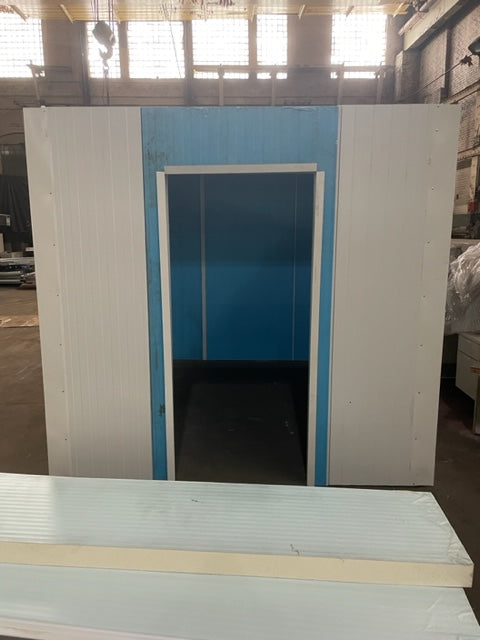New Scratch & Dent 8' x 10' x 8' Walk-in Cooler with new 1/2HP refrigeration