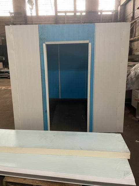 New Scratch & Dent 8' x 10' x 8' Walk-in Cooler with new 1/2HP refrigeration