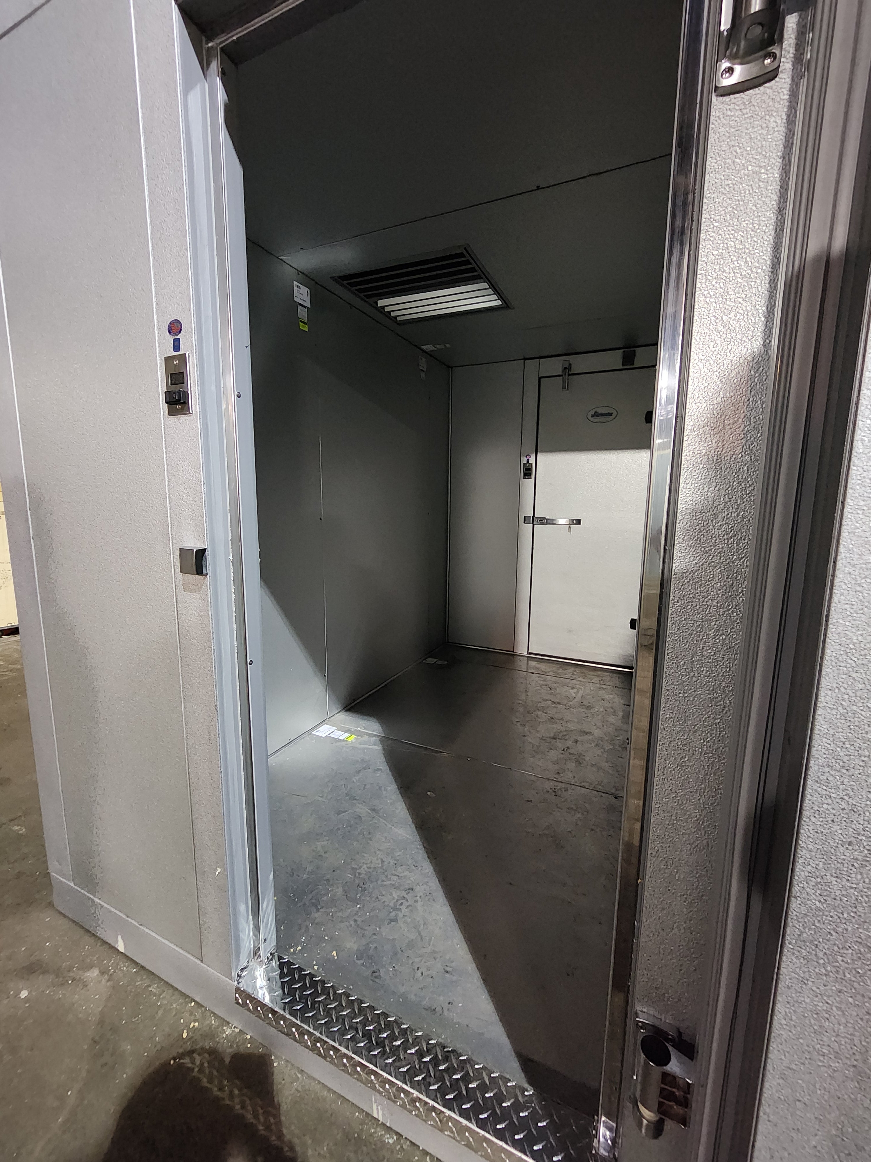 NEW Amerikooler - 8' x 16' x 8' Combo box w/ self contained Bohn unit