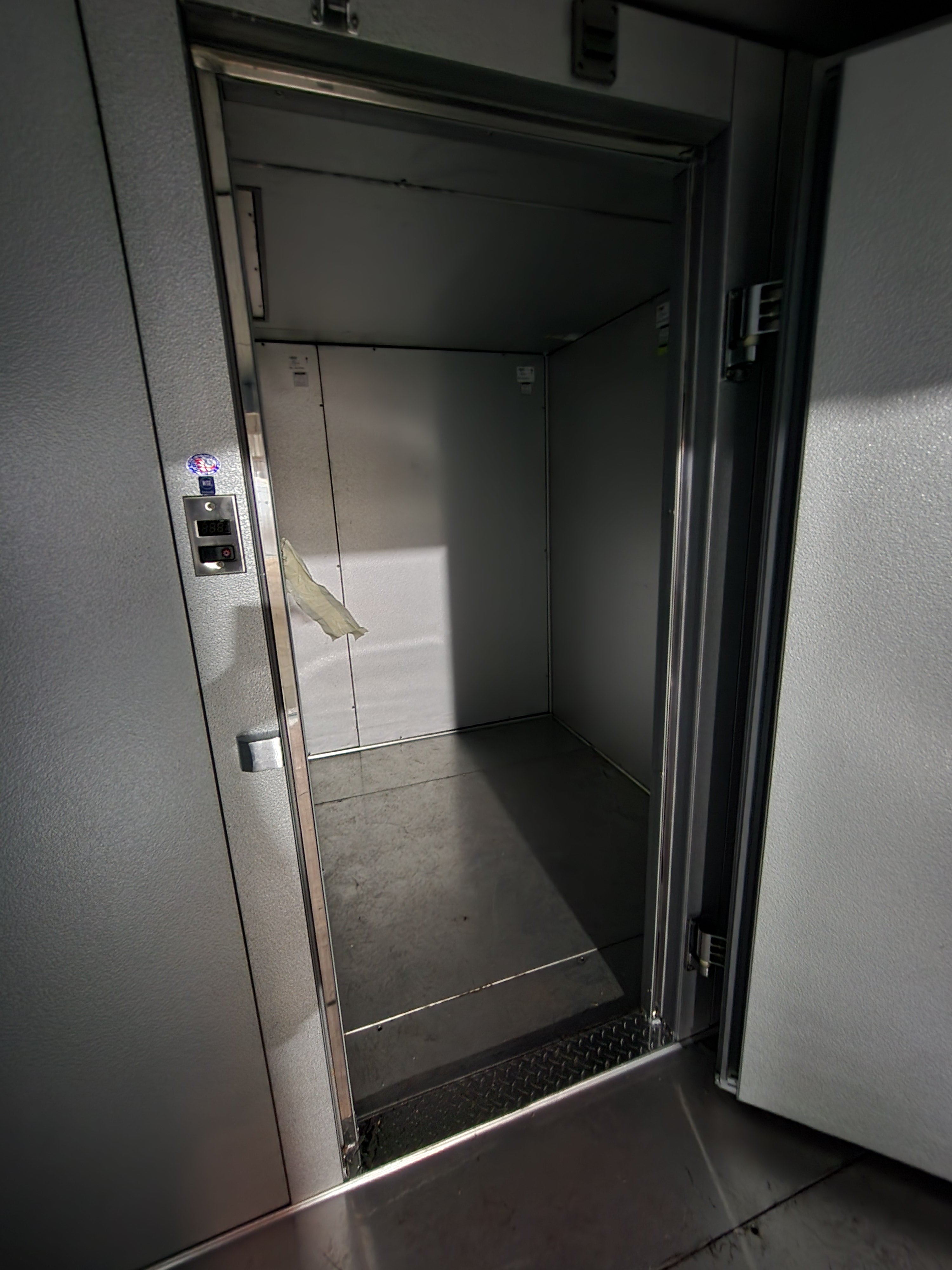 NEW Amerikooler - 8' x 16' x 8' Combo box w/ self contained Bohn unit