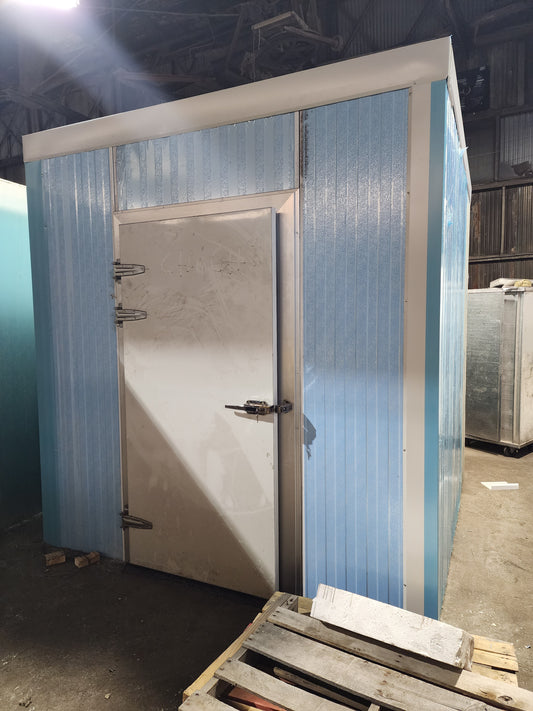 8' x 8' x 8' 5" - Walk in cooler w/ man door & drop-in unit - no floor