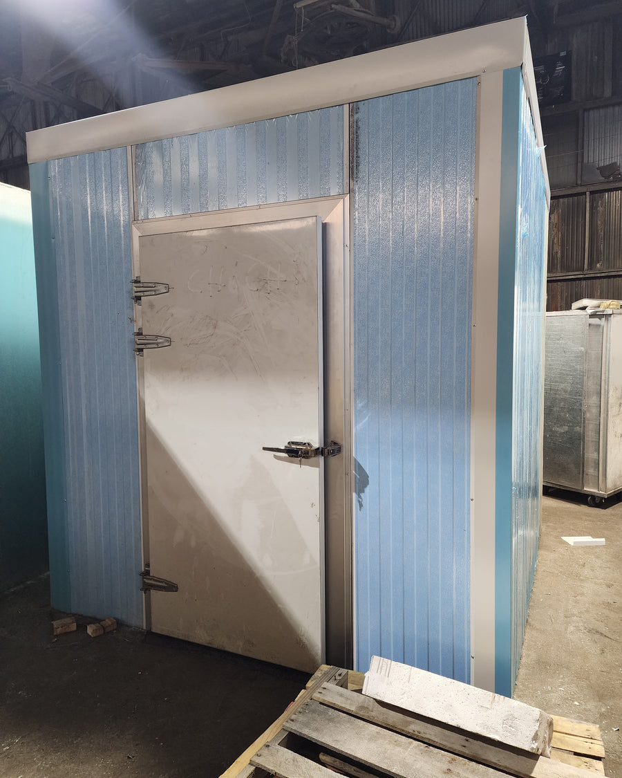 8' x 8' x 8' 5" - Walk in cooler w/ man door & drop-in unit - no floor
