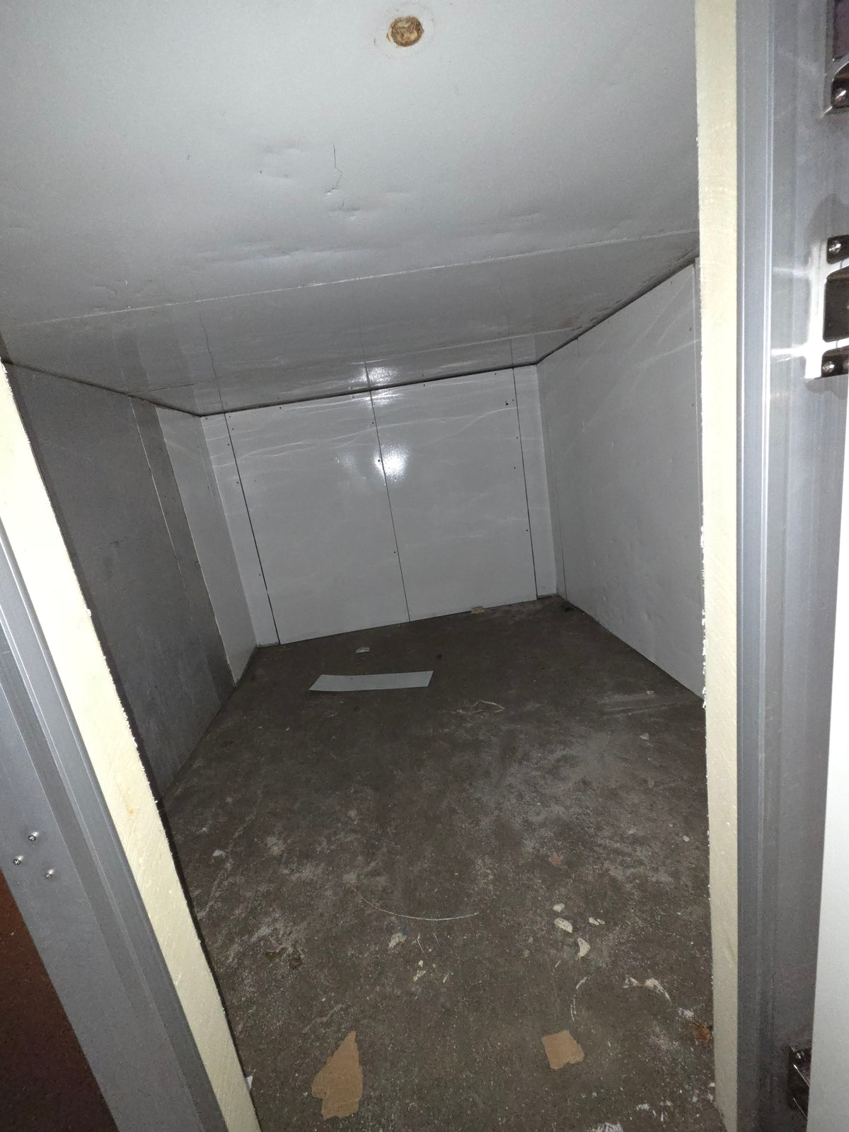 Used 9' 7" x 11' 6" x 6' 11" Walk-In Cooler