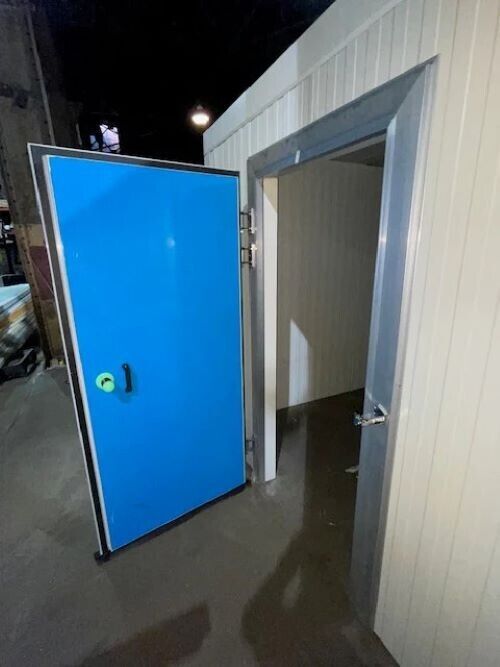 Walk-In Cooler 10 x 10 x 8  with New Refrigeration System Included #B00625