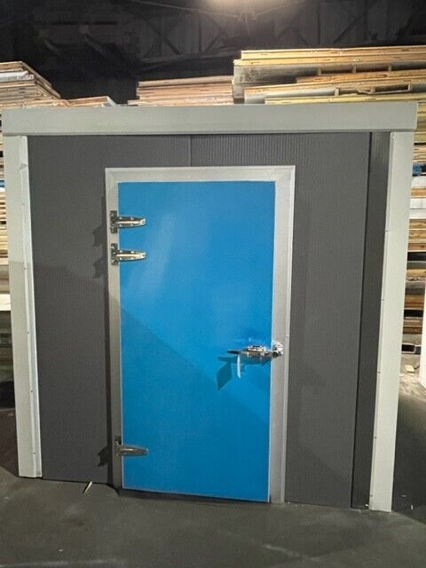 Scratch and Dent 8 Foot Wide x 8 Foot Long x 7.5 Foot Tall Walk-in Cooler