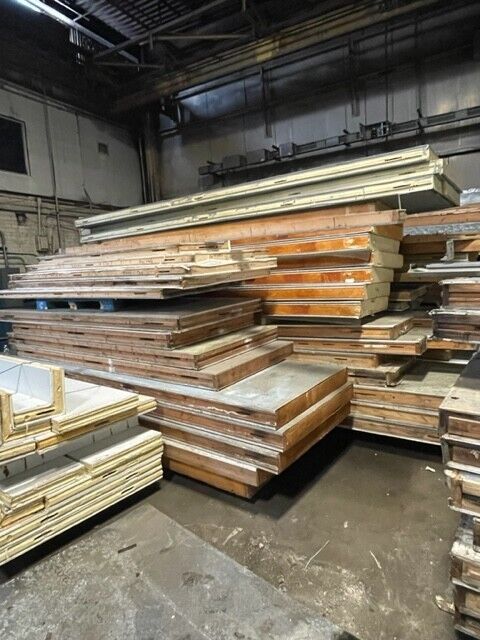 Wholesale lot of ~ 120 used walk in cooler and freezer panels varying size READ