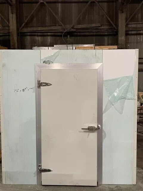 10' x 10' x 8' walk in cooler with refrigeration system
