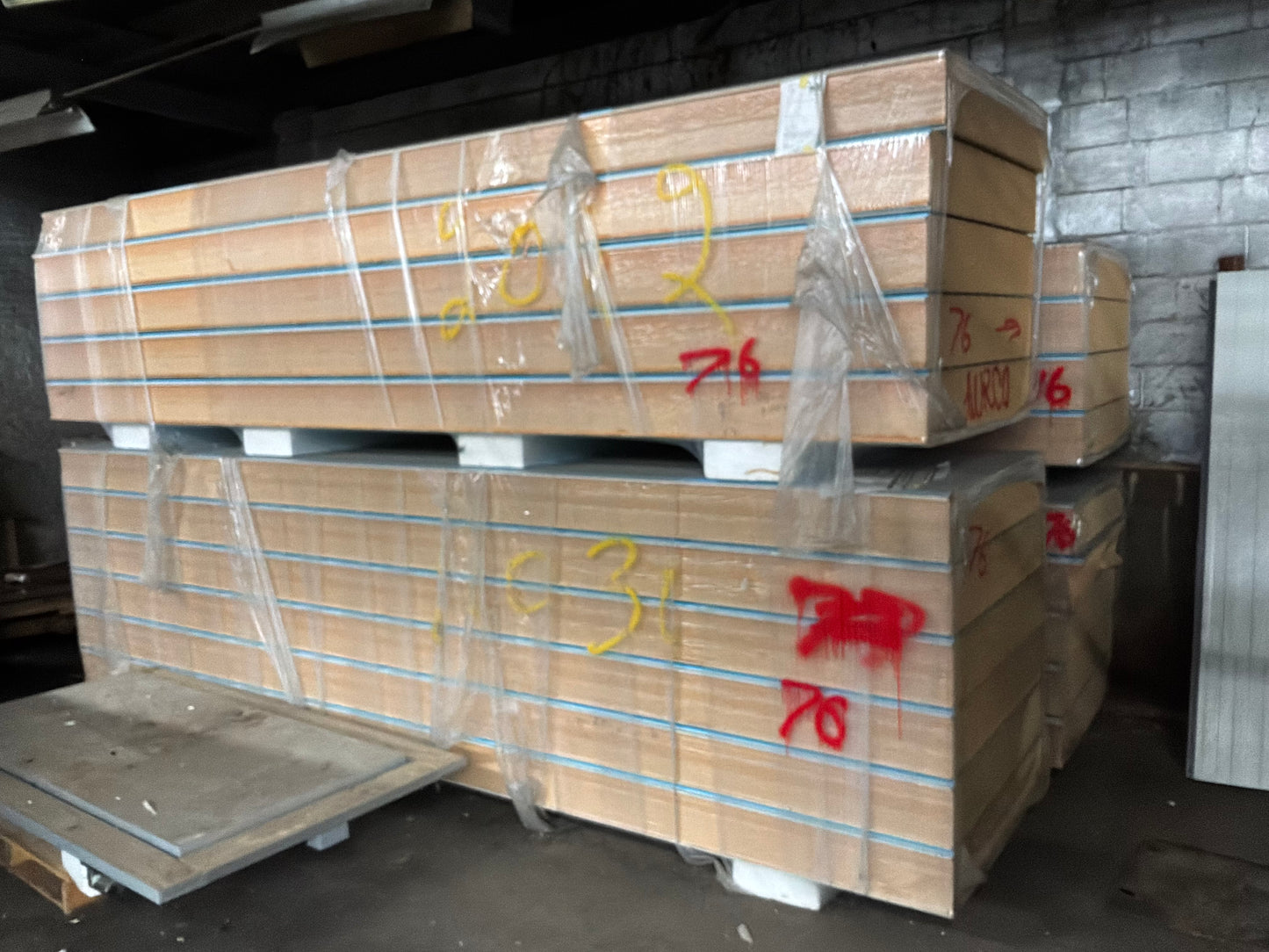 Lot of 20 New Scratch and Dent 15’ Panels 8” Thick