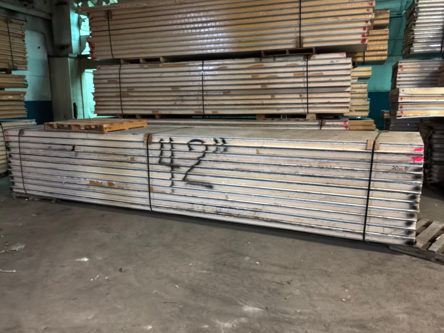 Lot of 11 Used 20’ 9” Walk In Cooler / Freezer Panels, 4” Thick