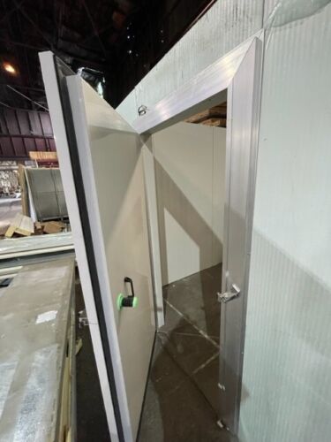 7'6'' x 9'10'' x 7'10'' Built Walk in Cooler 4'' Thick Panels