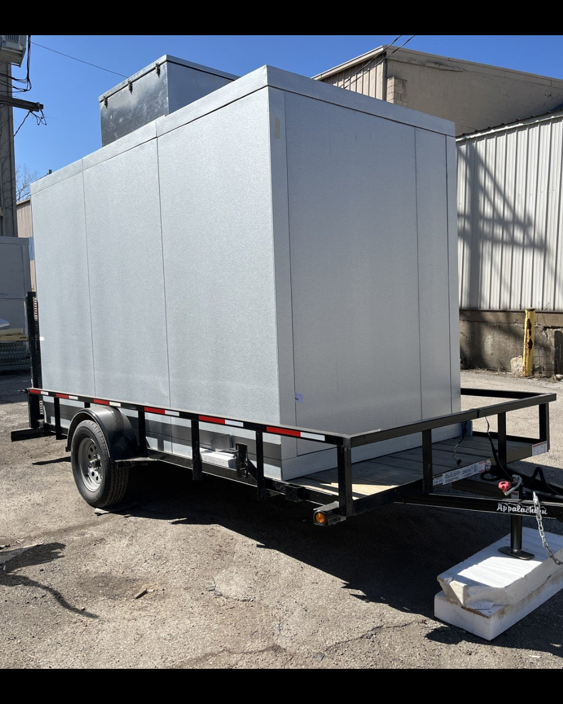 6' x 12' x 8' Amerikooler walk in freezer w/ drop in on trailer