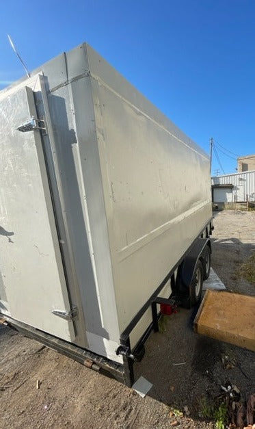 77'' Wide x 189'' Long x 86'' Tall New Portable Walk-in Cooler/Freezer With Trailer