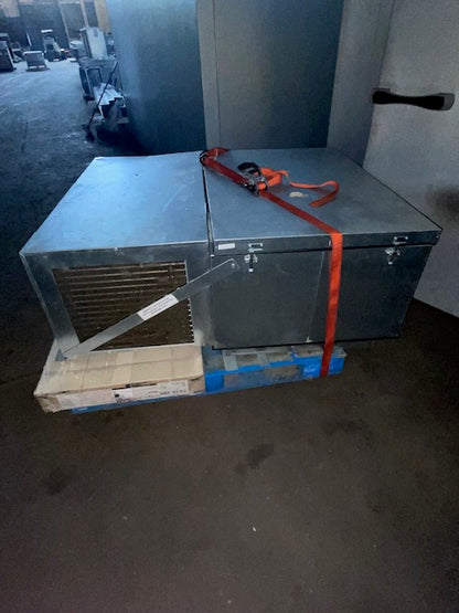 7'9'' x 7'9'' x 7'7'' high Used Walk in Cooler